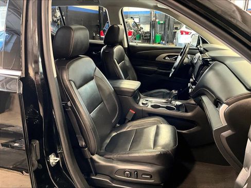 Used 2020 Chevrolet Traverse LT w/ LT Premium Package AWD/4WD image 11