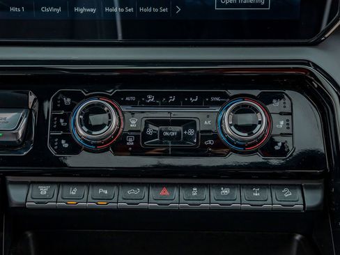 Used 2025 GMC Sierra 2500 AT4X image 26