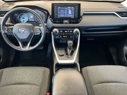 Certified 2020 Toyota RAV4 XLE w/ Convenience Package AWD/4WD image 3