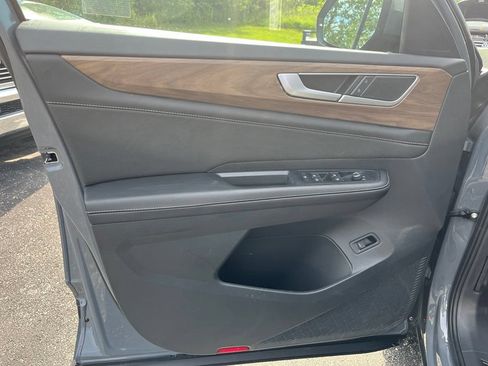 Used 2026 Volkswagen Atlas SE w/ Panoramic Sunroof Package FWD image 10