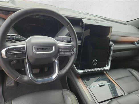 Used 2025 GMC Yukon Denali AWD/4WD image 15