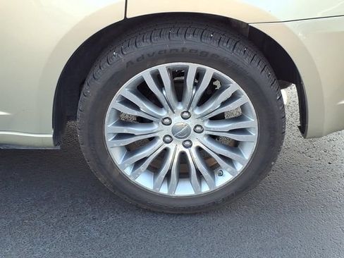 Used 2011 Chrysler 200 Limited FWD image 7