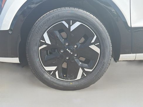 Used 2024 Kia Niro Wind FWD image 11