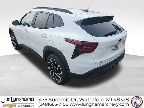 Used 2024 Chevrolet Trax RS w/ Sunroof Package FWD image 6
