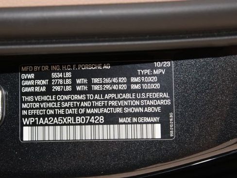 Certified 2024 Porsche Macan AWD/4WD image 30