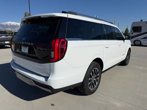 Used 2025 Ford Expedition Max Platinum AWD/4WD image 3