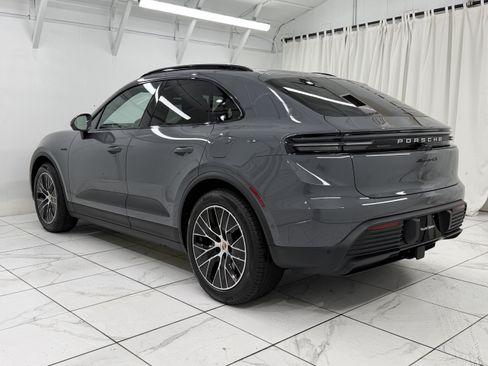 Certified 2025 Porsche Macan 4S Electric AWD/4WD image 3