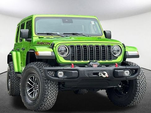 Used 2025 Jeep Wrangler Unlimited Rubicon AWD/4WD image 2