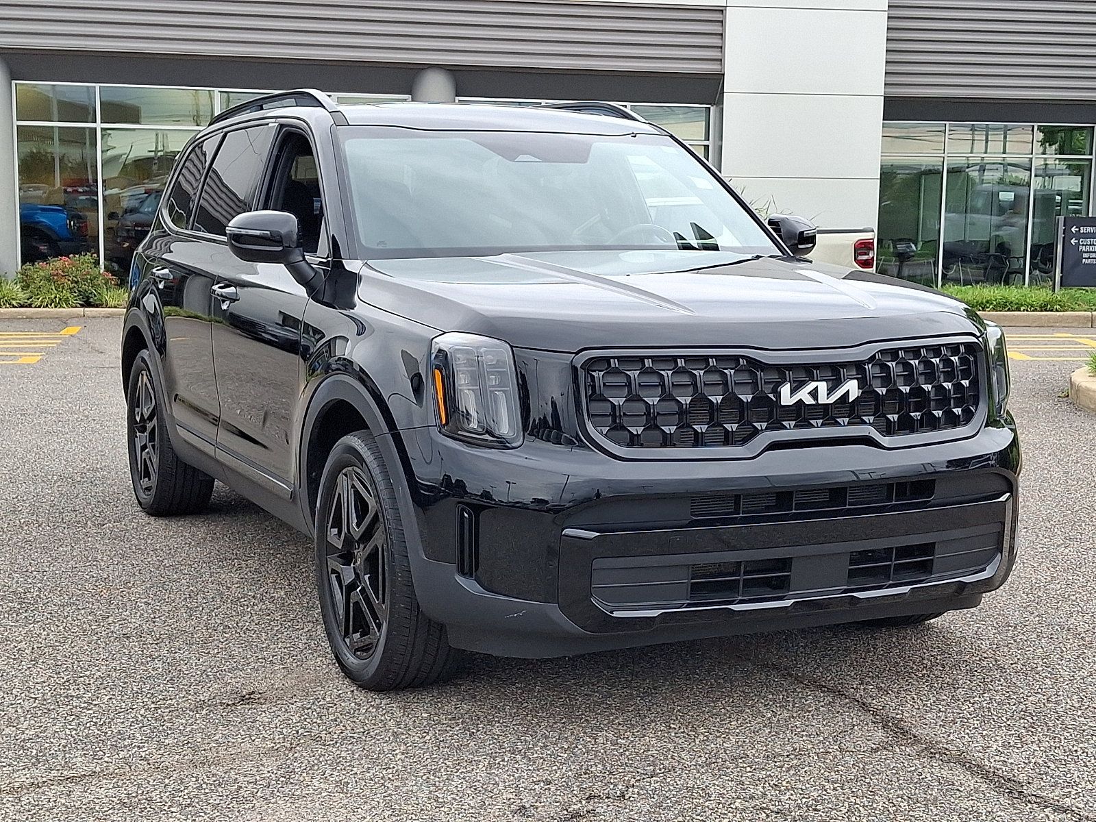 Used 2024 Kia Telluride EX X-Line AWD/4WD image 2