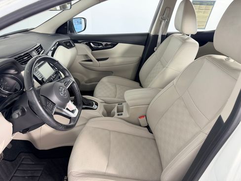 Used 2021 Nissan Rogue Sport SV w/ Technology Package FWD image 5