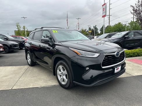 Used 2021 Toyota Highlander LE AWD/4WD image 7