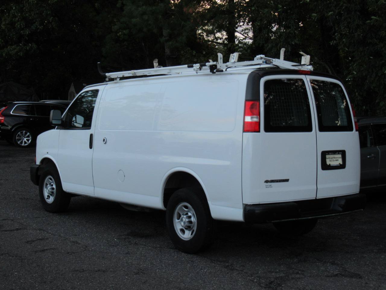 Used 2017 Chevrolet Express 2500 RWD image 8