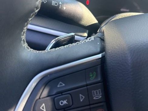 Used 2023 Jeep Grand Cherokee Laredo image 11