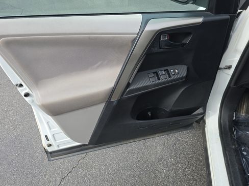 Used 2013 Toyota RAV4 XLE image 26