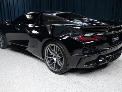 Used 2024 Chevrolet Corvette Z06 RWD image 7