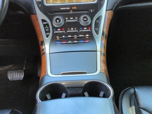 Used 2018 Lincoln MKX Reserve w/ Driver Assistance Package FWD image 19