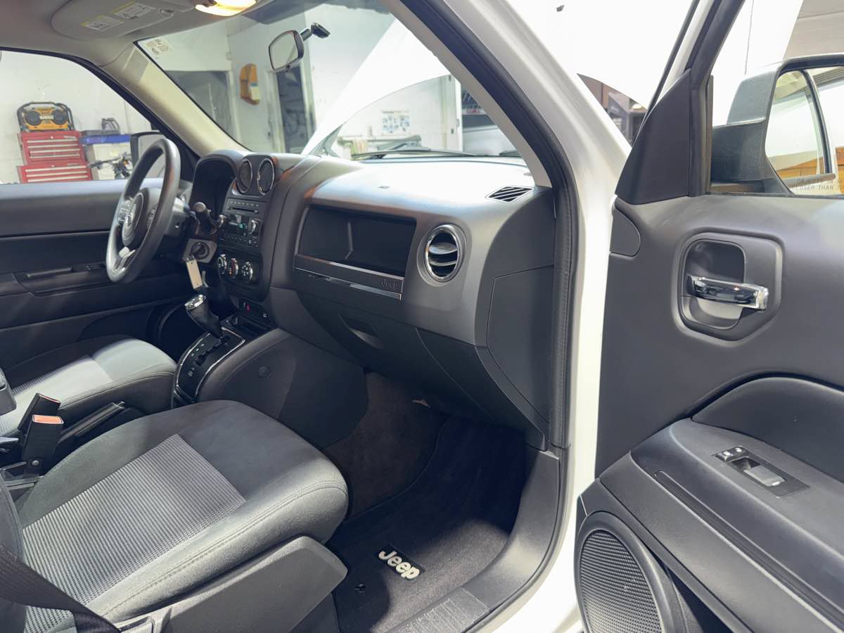 Used 2015 Jeep Patriot Sport w/ Power Value Group FWD image 25
