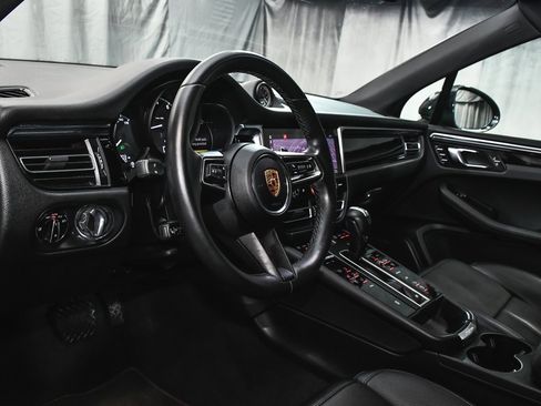 Used 2024 Porsche Macan image 23