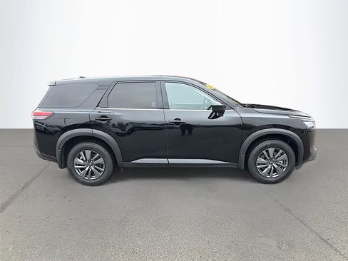 Used 2024 Nissan Pathfinder S image 2