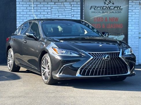 Used 2024 Lexus ES 300h w/ Premium Package FWD image 3