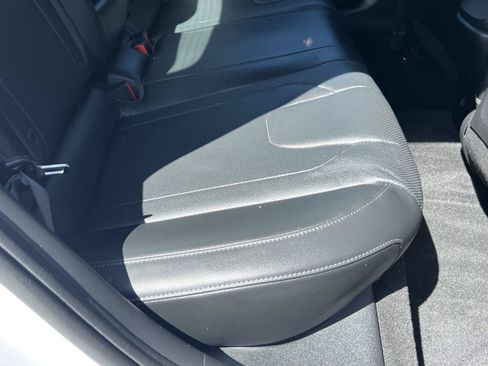 Certified 2023 Hyundai Elantra Limited w/ Preferred Accessory Package FWD image 21