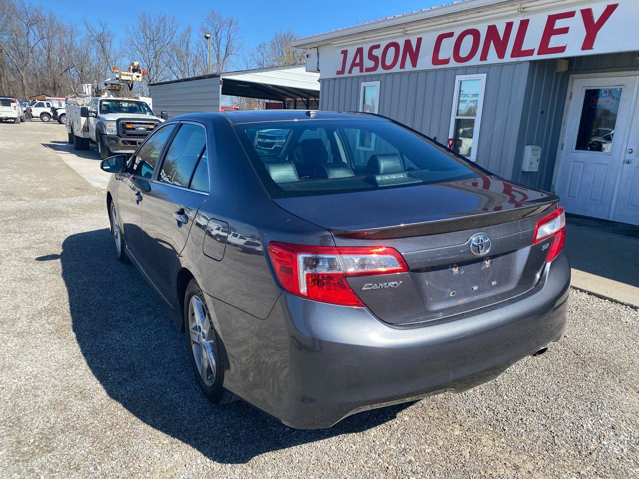 Used 2014 Toyota Camry SE w/ Moonroof Package FWD image 6
