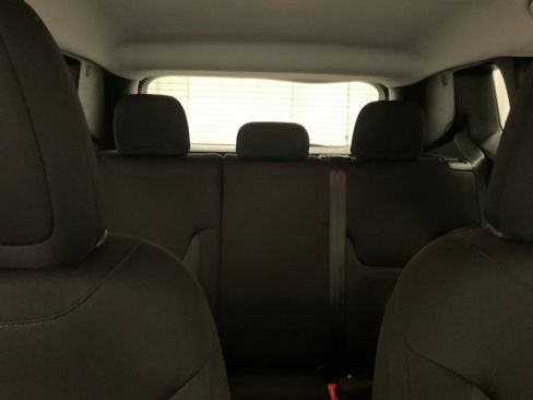 Used 2023 Jeep Renegade Latitude image 30