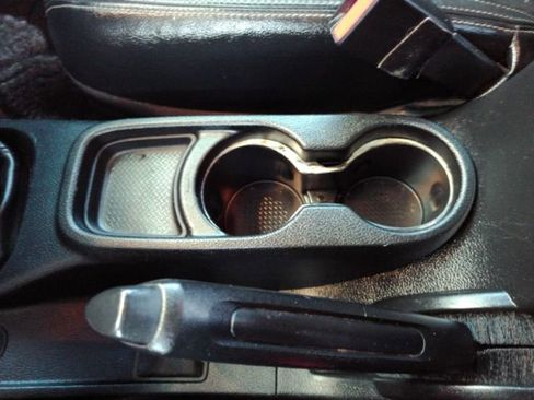 Used 2016 Jeep Wrangler Rubicon w/ Power Convenience Group image 31