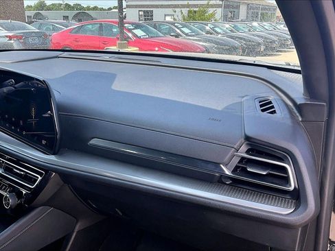 Used 2024 Chevrolet Traverse LT FWD image 26