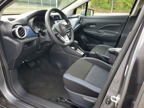 Used 2025 Nissan Versa SV image 14