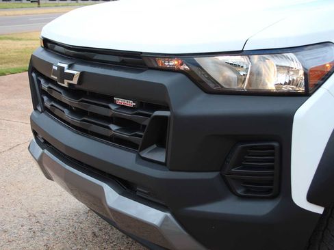 Used 2023 Chevrolet Colorado Trail Boss w/ Technology Package AWD/4WD image 5
