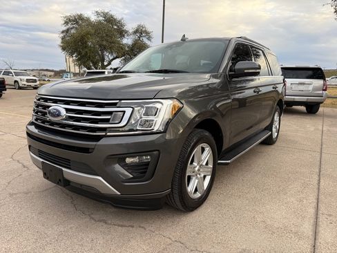 Used 2018 Ford Expedition XLT w/ Equipment Group 202A RWD image 3