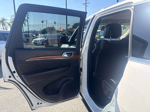 Used 2012 Jeep Grand Cherokee Overland AWD/4WD image 9