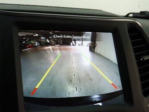 Used 2023 Jeep Cherokee Altitude Lux AWD/4WD image 15