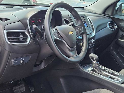 Used 2024 Chevrolet Equinox LT FWD image 2