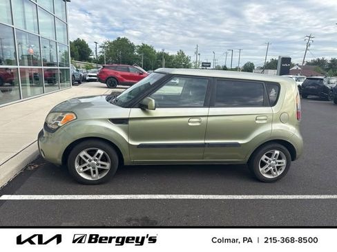 Used 2010 Kia Soul + FWD image 6