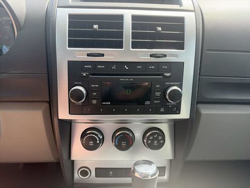 Used 2010 Dodge Nitro SXT AWD/4WD image 17