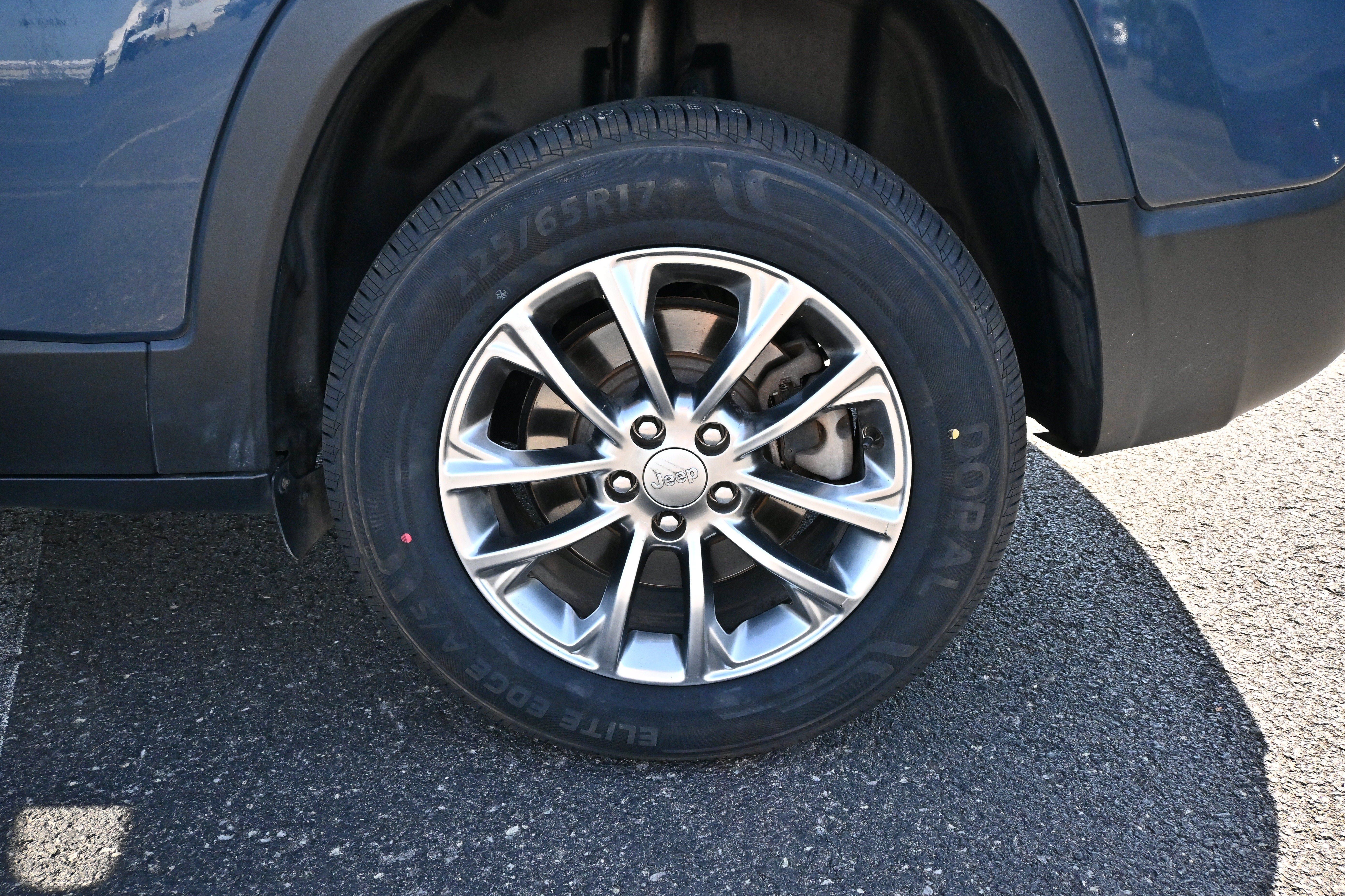 Used 2020 Jeep Cherokee Latitude Lux w/ Quick Order Package 2YH Lux AWD/4WD image 10
