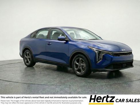 Used 2025 Kia K4 LXS image 1