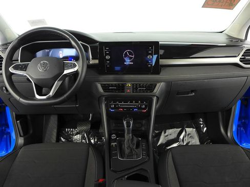 Used 2025 Volkswagen Taos SE FWD image 25