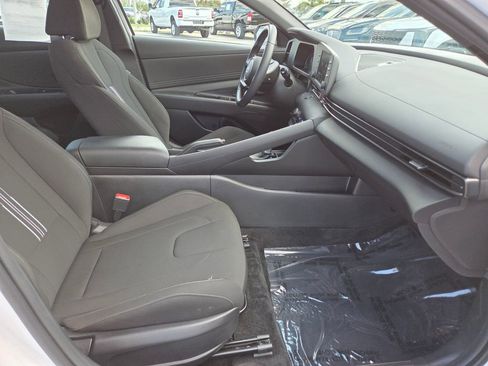 Used 2025 Hyundai Elantra Sport FWD image 10