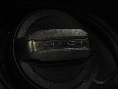 Certified 2025 Porsche Macan AWD/4WD image 16