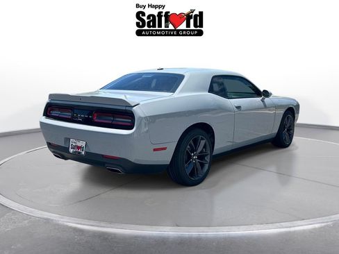 Used 2021 Dodge Challenger SXT RWD image 9