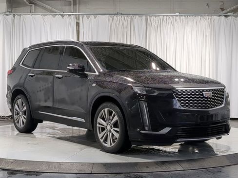 Used 2023 Cadillac XT6 Premium Luxury image 16