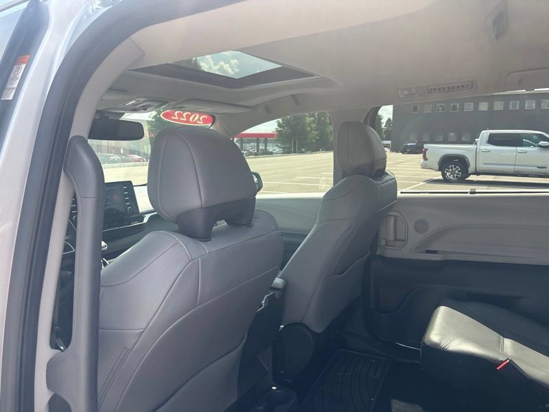 Used 2022 Toyota Sienna XLE FWD image 17