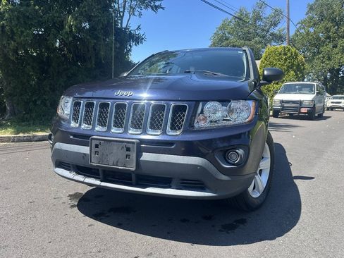 Used 2011 Jeep Compass Latitude AWD/4WD image 2