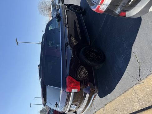 Certified 2024 Ford Expedition XLT image 3