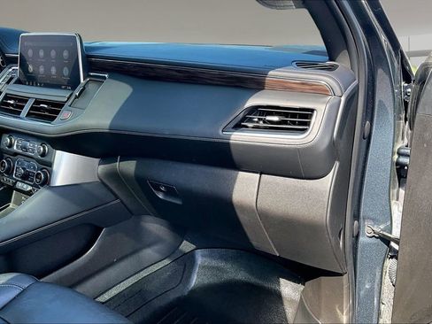 Used 2021 Chevrolet Tahoe Z71 w/ Luxury Package AWD/4WD image 16