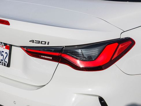 Used 2022 BMW 430i Convertible w/ M Sport Package image 10