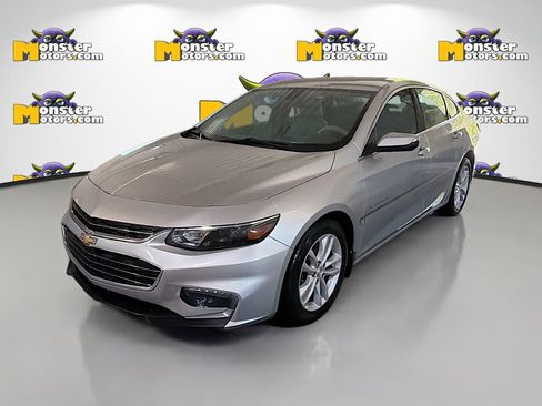 Used 2017 Chevrolet Malibu LT FWD image 1